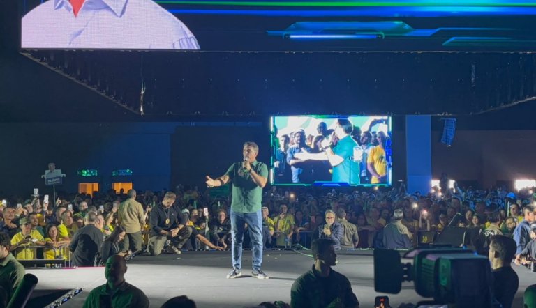 Imagem da notícia: Flávio Bolsonaro aceita abrir sigilos, mas impõe 19 condições a Lula