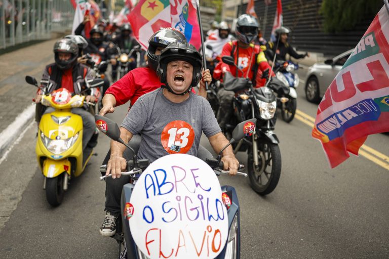 Imagem da notícia: Motoboys e entregadores realizam motociata em apoio à reeleição de Lula em SP