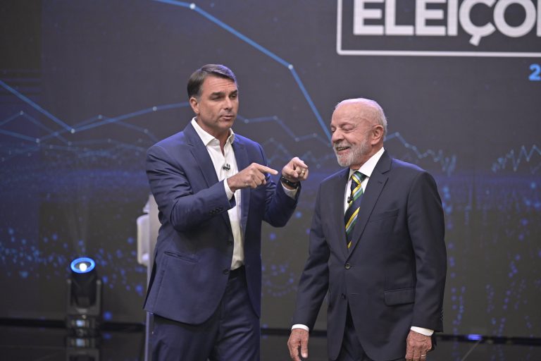 Imagem da notícia: Rejeição de Flávio e Lula segue empatada, aponta Datafolha
