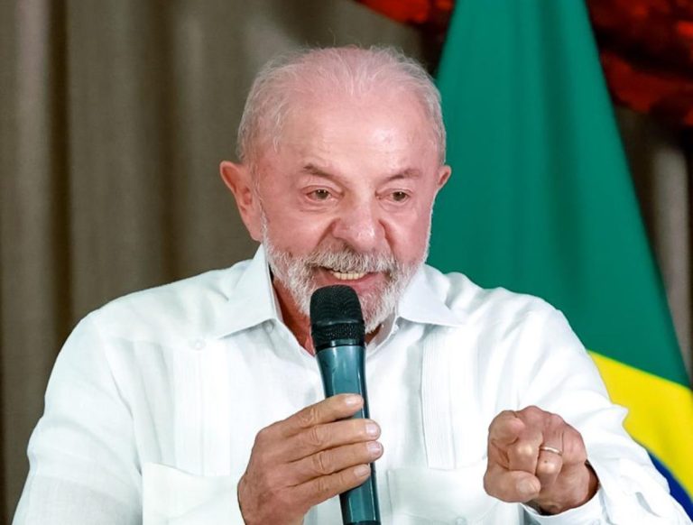 Imagem da notícia: Rede de memória e justiça declara apoio a Lula e critica Flávio Bolsonaro