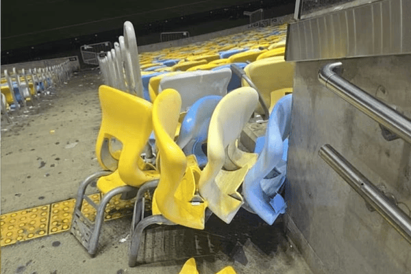 Imagem da notícia: Maracanã depredado: maioria das cadeiras quebradas estava em área do Vasco