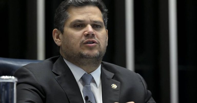 Imagem da notícia: Senado vota nesta quarta a PEC do fim da escala 6×1