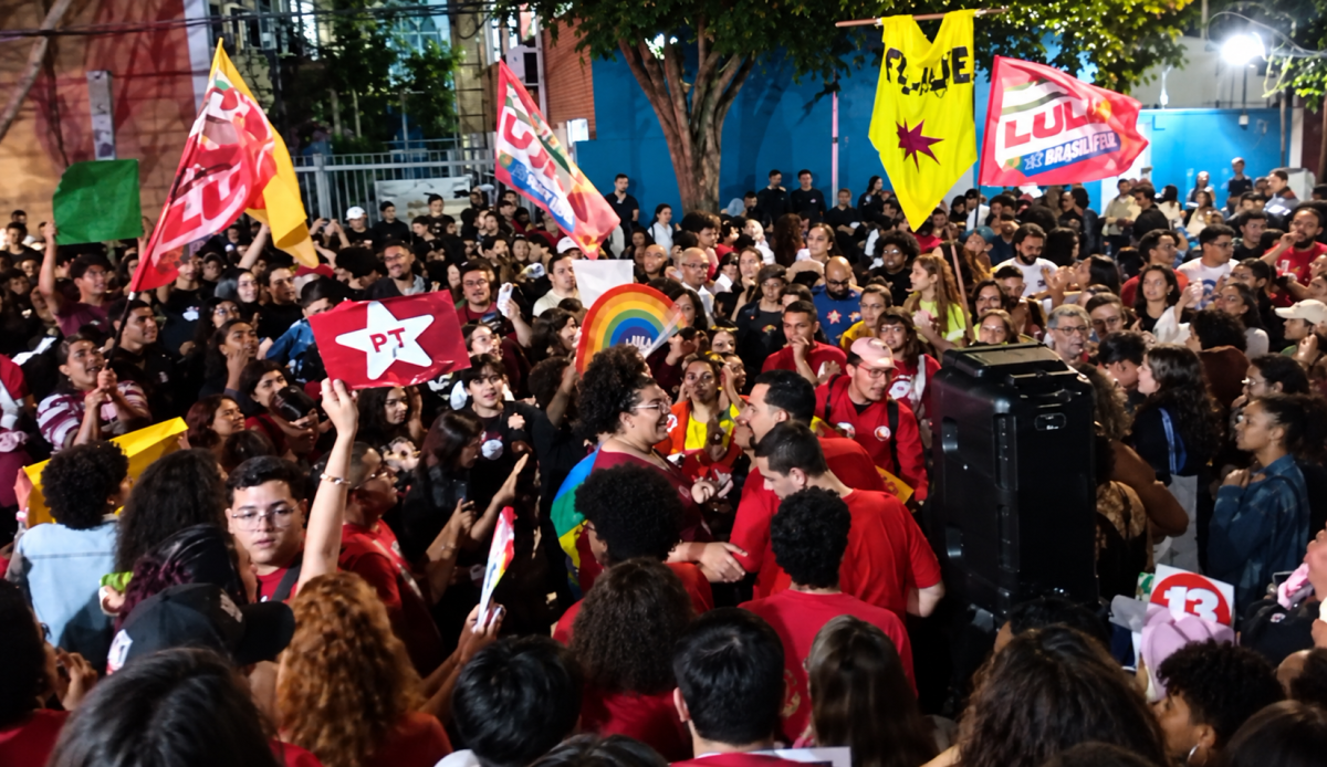 Imagem da notícia: Ato em São Paulo celebra pesquisa e mantém militância nas ruas