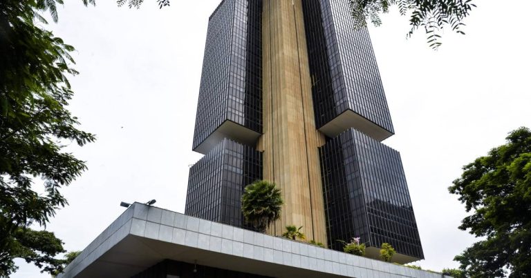 Imagem da notícia: Nova regulação do BaaS deve provocar onda de consolidação entre fintechs