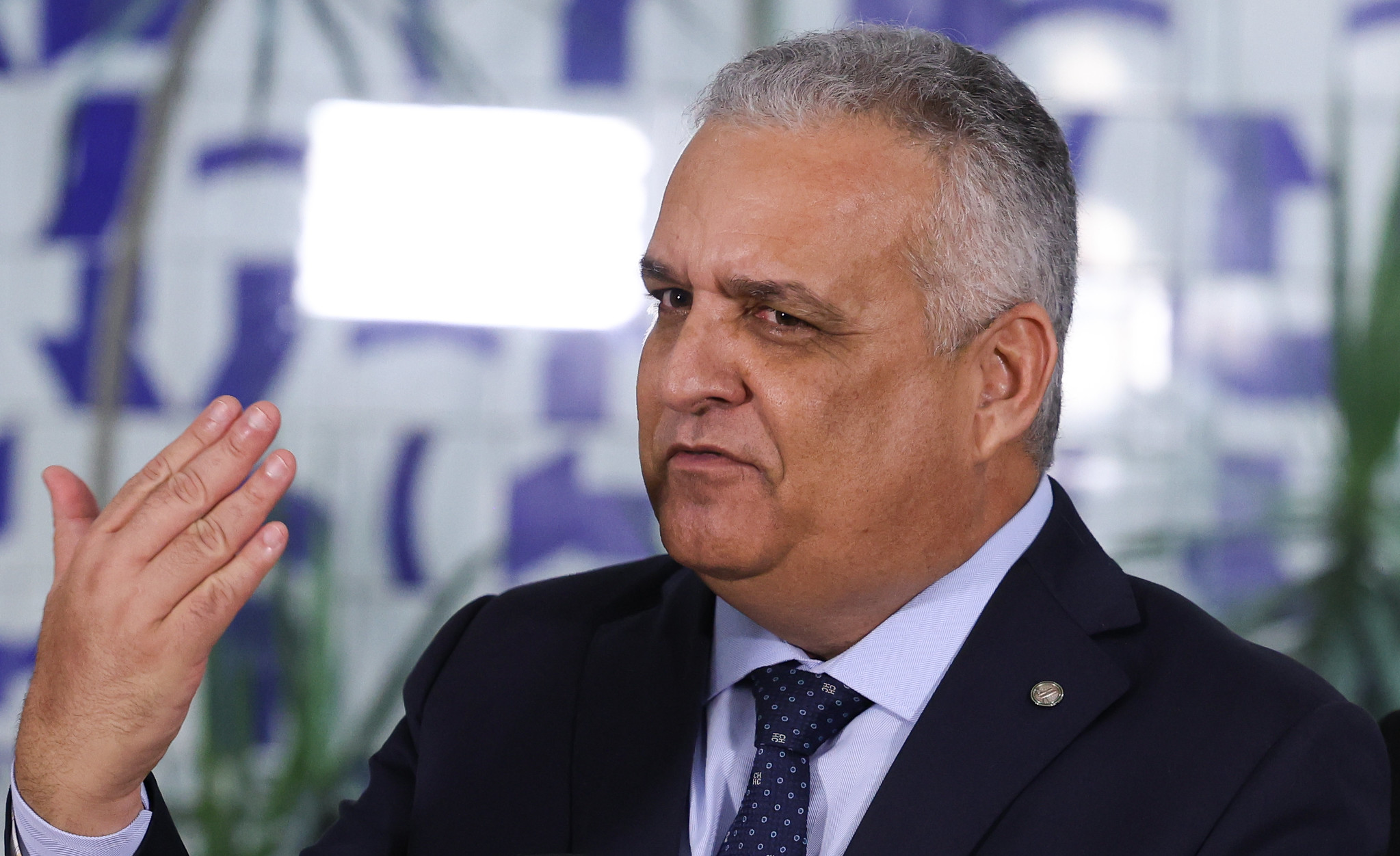 Imagem da notícia: TSE manda derrubar 26 posts contra vice de Flávio Bolsonaro