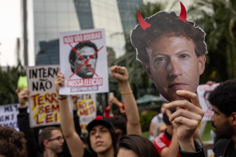 Imagem da notícia: Ato pró-Lula na Meta cobra desculpas por suposta desvantagem eleitoral