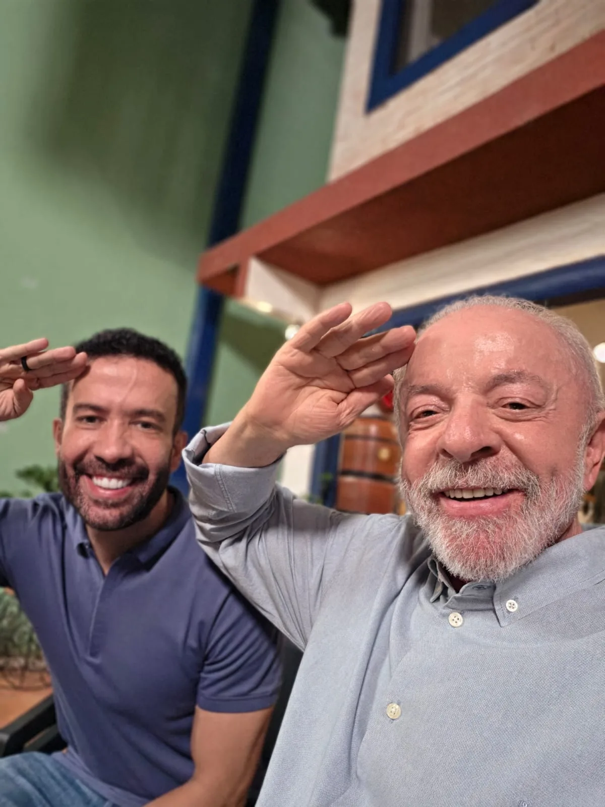 Imagem da notícia: “Meta não pode enganar a humanidade”, afirma Lula em live com Janones