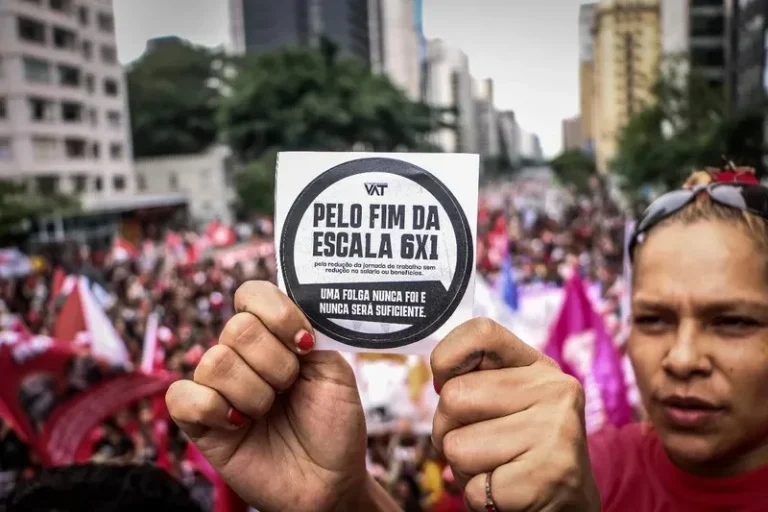 Imagem da notícia: Sindicatos realizam vigília no Senado para cobrar fim da escala 6×1