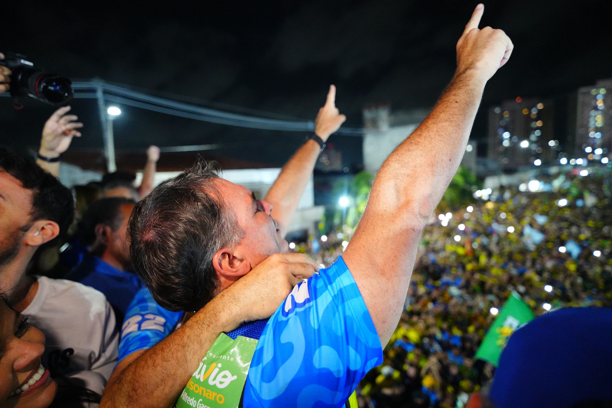 Imagem da notícia: Pesquisa Alfa Inteligência aponta Flávio Bolsonaro à frente de Lula