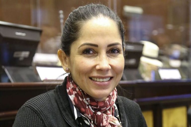 Imagem da notícia: Luisa González é presa no Equador e oposição acusa Noboa