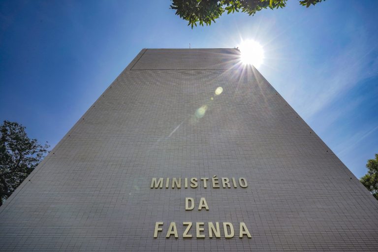 Imagem da notícia: Governo publica regras para compra de dívidas no Desenrola 3.0
