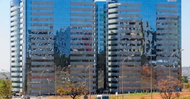 Imagem da notícia: BRB confirma avaliação de aporte de R$ 6 bilhões com fundos árabes