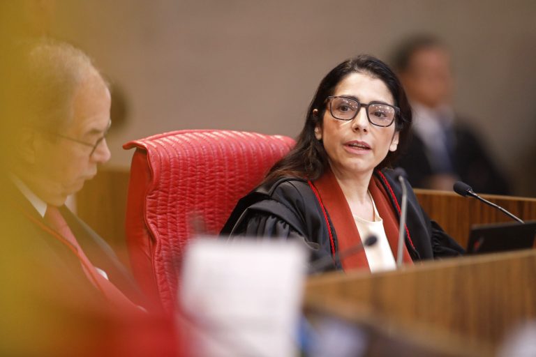Imagem da notícia: Ministra do TSE aponta sobrecarga e diz que gabinetes não têm estrutura