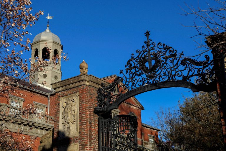 Imagem da notícia: Harvard oferece bolsa de R$ 440 mil a jornalistas brasileiros