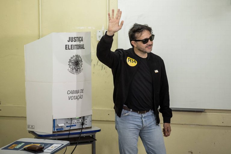 Imagem da notícia: Renan Santos nega apoio a Lula e Flávio e justificará voto no 2º turno