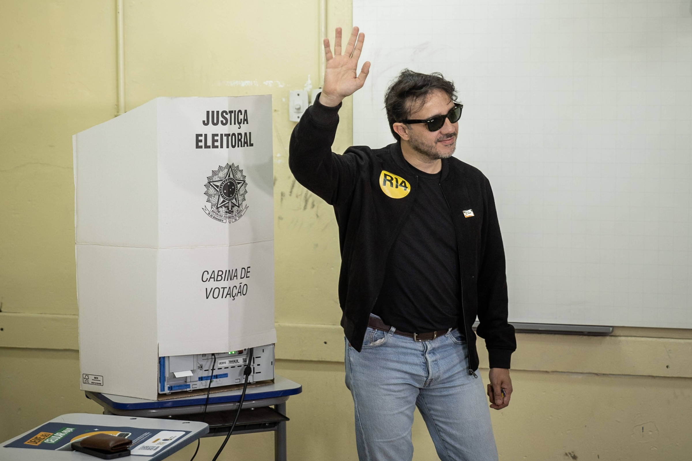 Imagem da notícia: Renan Santos nega apoio a Lula e Flávio e justificará voto no 2º turno