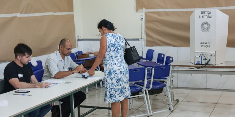 Imagem da notícia: Movimento Vovó Vota incentiva idosos a não abandonarem as urnas