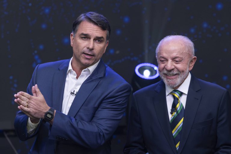 Imagem da notícia: Campanha de Flávio Bolsonaro deve recusar desafio de Lula sobre quebra de sigilo