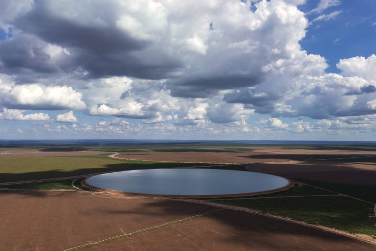 Imagem da notícia: Flávio Bolsonaro defende expansão da irrigação em região onde rios encolhem