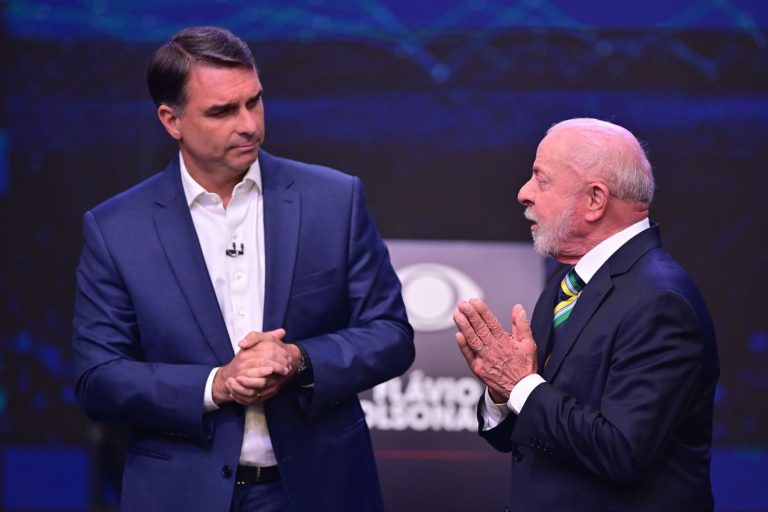 Imagem da notícia: Flávio Bolsonaro exige mais informações de Lula para abrir sigilos