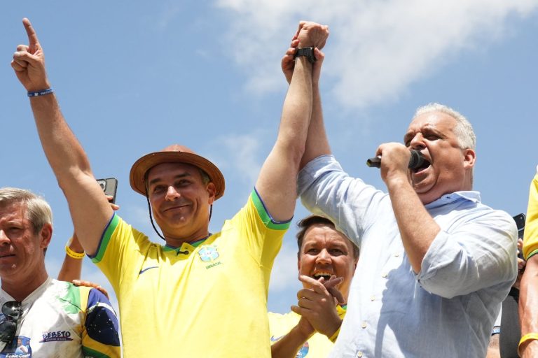 Imagem da notícia: Fim da escala 6×1: mudanças exigiriam nova PEC e podem ir ao STF