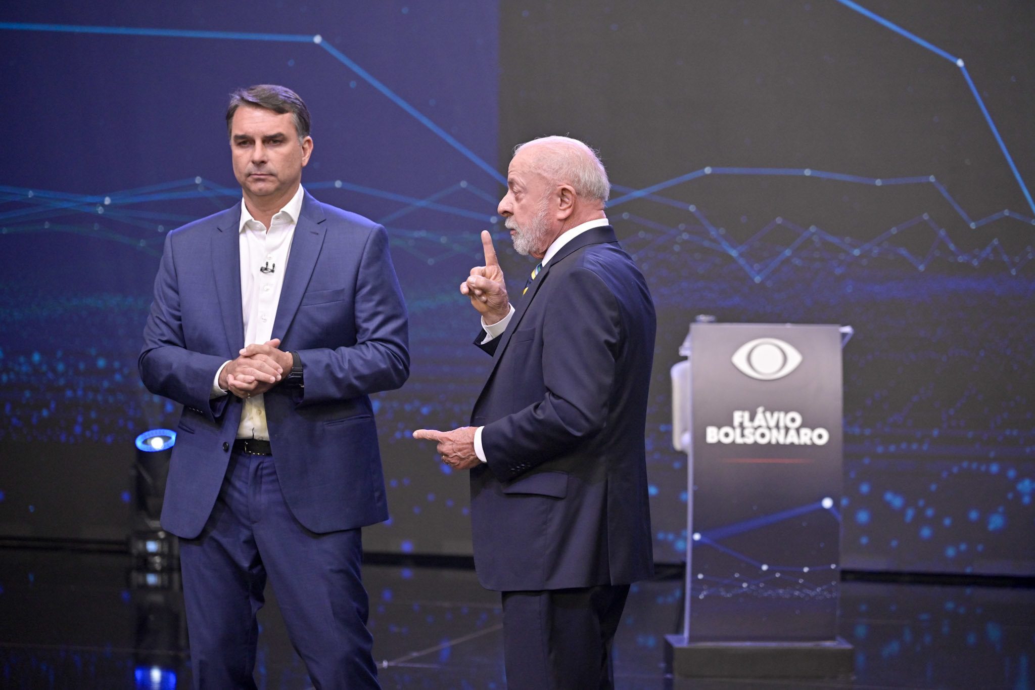 Imagem da notícia: Debate da Globo entre Lula e Flávio Bolsonaro será o último do 2º turno