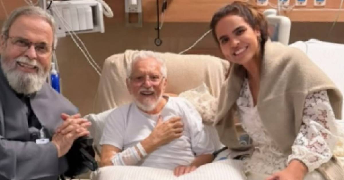 Imagem da notícia: Carlos Alberto de Nóbrega reaparece bem após cirurgia cardíaca