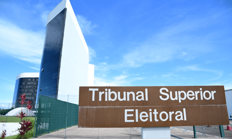 Imagem da notícia: TSE exige que Meta e X esclareçam regras de IA em 24 horas