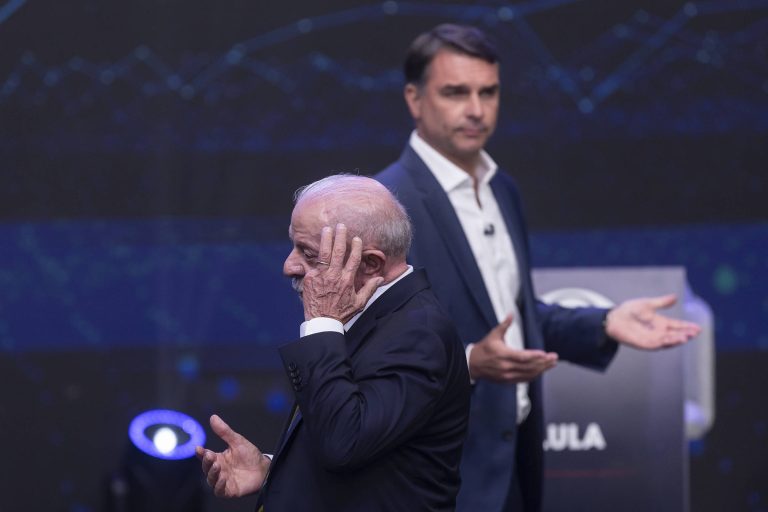 Imagem da notícia: Lula amplia vantagem digital sobre Flávio Bolsonaro após primeiro debate