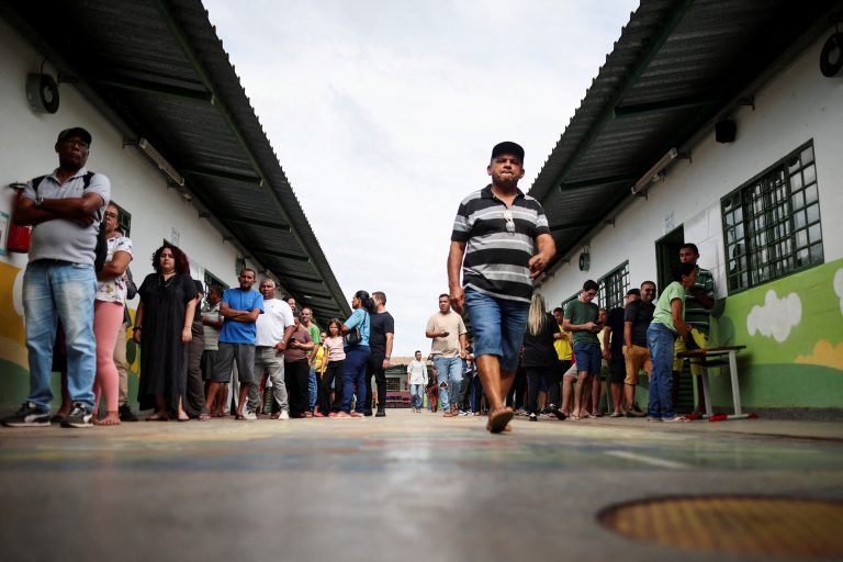 Imagem da notícia: Pesquisa Quaest aponta que 39% dos eleitores se declaram de direita no Brasil