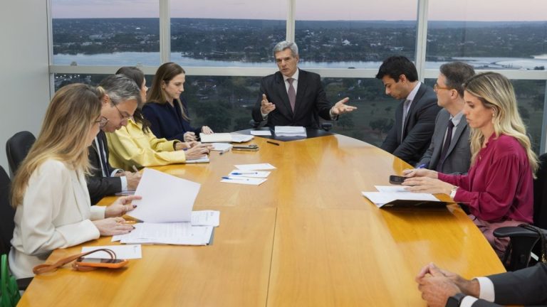 Imagem da notícia: Meta descumpre decisão do TSE sobre igualdade nas campanhas, aponta PGE