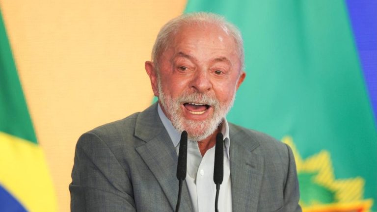 Imagem da notícia: Programa de Lula intensifica ataques a Flávio Bolsonaro e busca indecisos