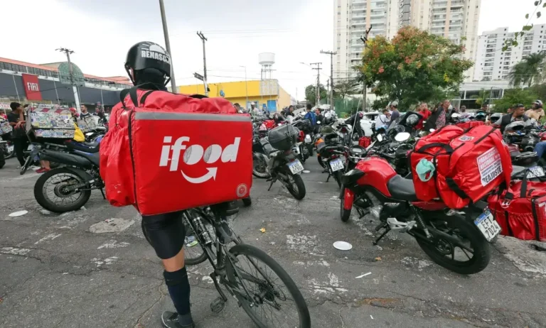 Imagem da notícia: Motociata de entregadores de app marca apoio a Lula em SP nesta quarta