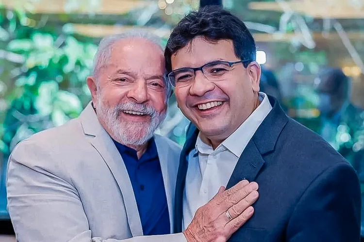 Imagem da notícia: Pesquisa interna do PT aponta virada de Lula sobre Flávio Bolsonaro