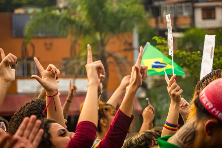 Imagem da notícia: Para ex-secretária do governo Lula, atos nas ruas foram em defesa da democracia