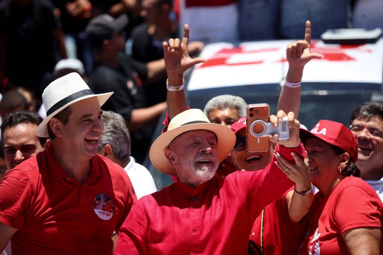 Imagem da notícia: Campanha de Lula mescla esperança e ataques a Flávio na TV