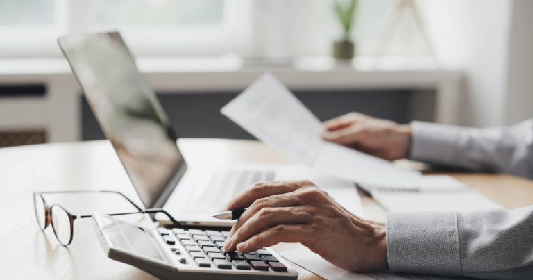 Imagem da notícia: Quatro em cada dez empresas não concluíram adaptação das notas fiscais