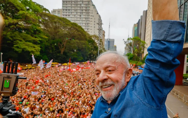 Imagem da notícia: Cientista política vê onda lulista e potencial de virada em atos