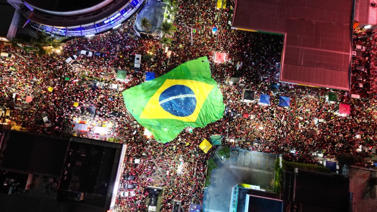 Imagem da notícia: A dois dias do pleito, Lula se aproxima de vitória histórica
