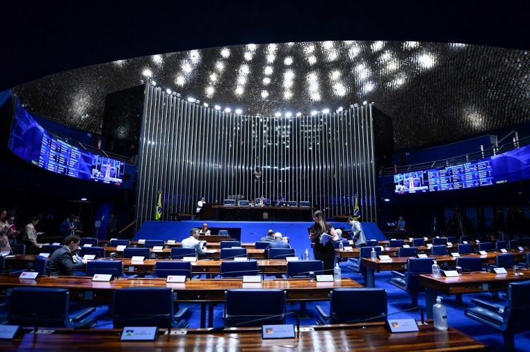 Imagem da notícia: Senado inicia votação da PEC que põe fim à escala 6×1