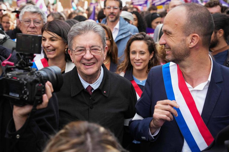 Imagem da notícia: Franceses de esquerda publicam carta contra vitória de Flávio Bolsonaro