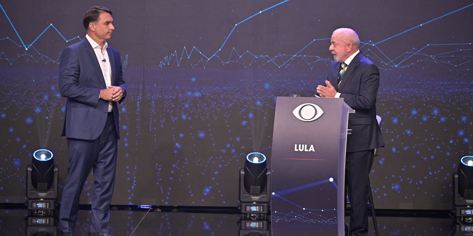 Imagem da notícia: Acordo assinado entre Lula e Flávio prevê quebra de sigilos