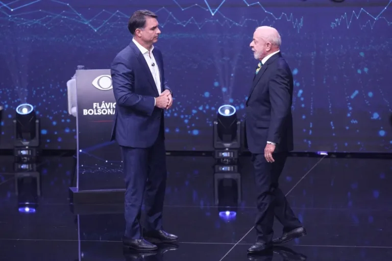 Imagem da notícia: Datafolha aponta empate entre Lula e Flávio Bolsonaro em votos válidos