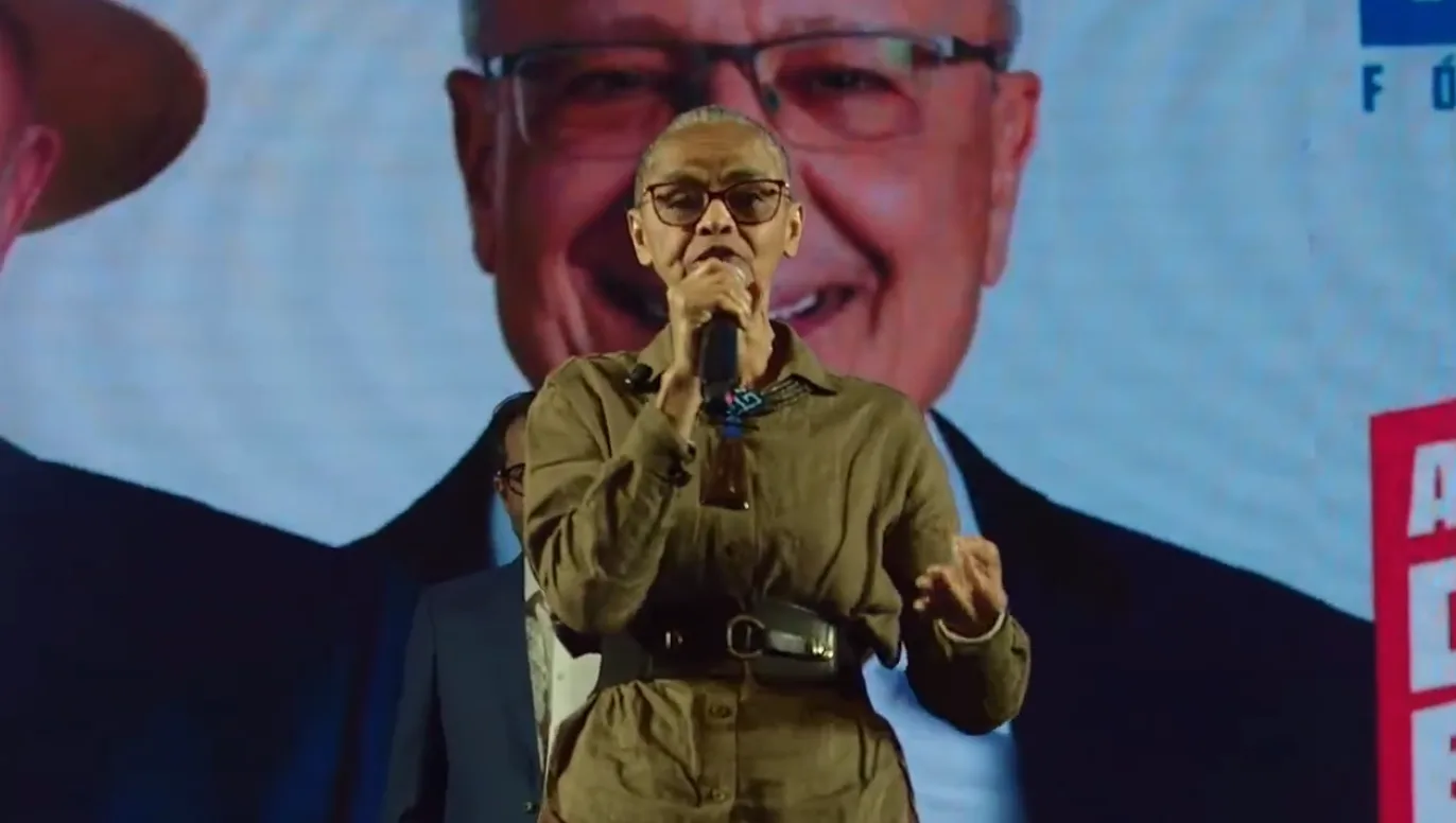 Imagem da notícia: Marina Silva defende democracia e critica ‘alternância de regime’ em ato pela soberania