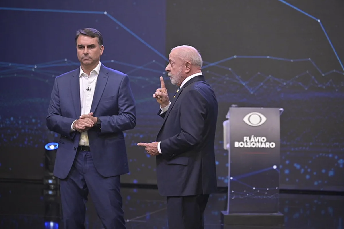 Imagem da notícia: Campanha de Lula aciona TSE para derrubar chapa de Flávio Bolsonaro