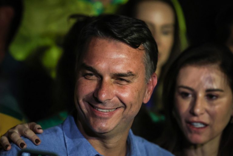Imagem da notícia: MDB articula ato com 16 diretórios estaduais para apoiar Flávio Bolsonaro