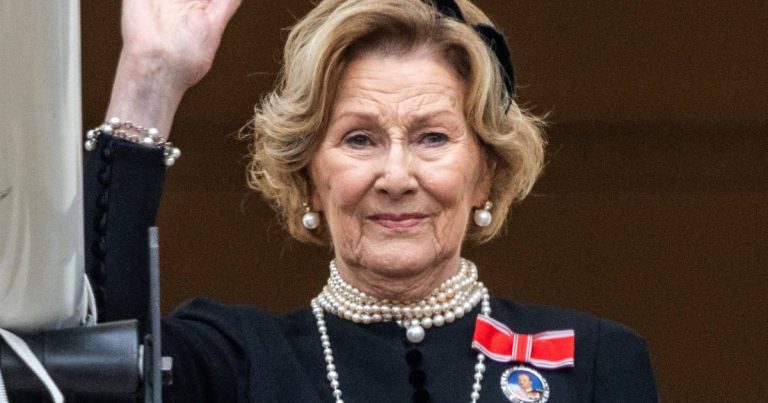Imagem da notícia: Rei da Noruega retira da mãe o título de majestade