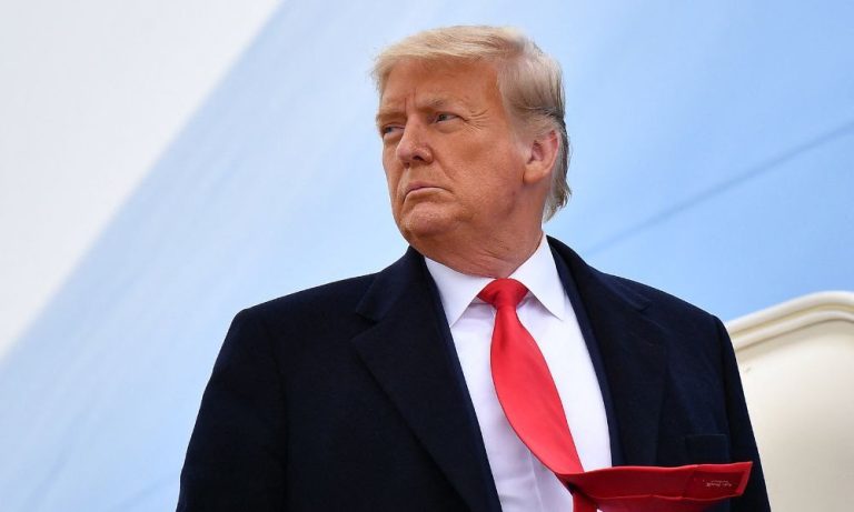 Imagem da notícia: Trump afirma que Groenlândia abriga uma das maiores reservas de petróleo do mundo