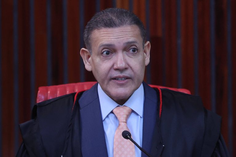 Imagem da notícia: TSE dá 24 horas para Meta detalhar canal ‘Exército do Lula’