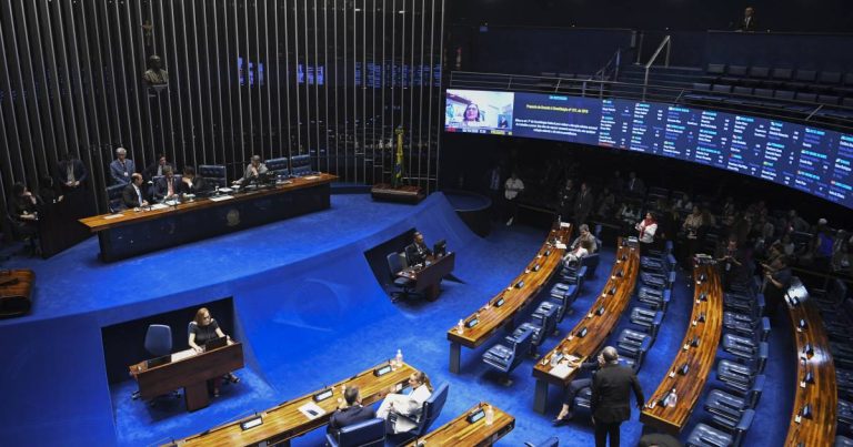 Imagem da notícia: Senado apressa votação da PEC que acaba com escala 6×1